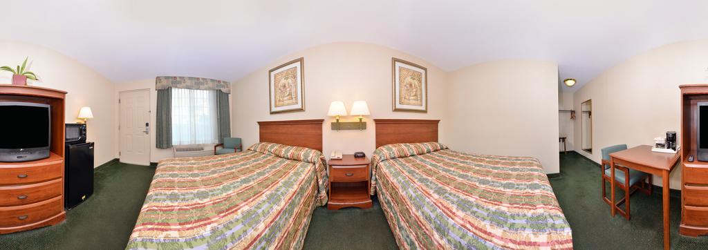 Tower Inn And Suites Of Guilford / Madison エクステリア 写真